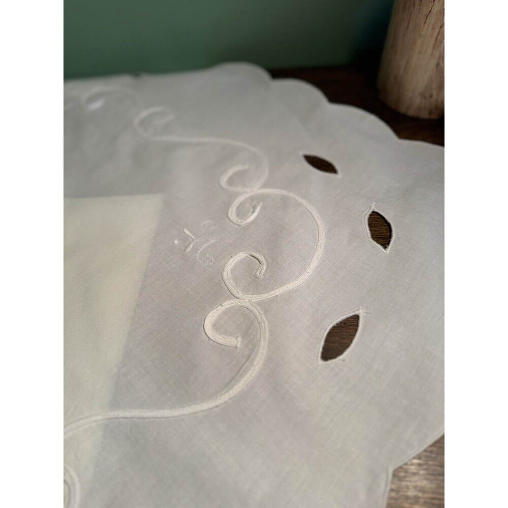Martha Stewart Ivory 36 In Tablecloth With Scalloped Edge Cut Work Embroidery